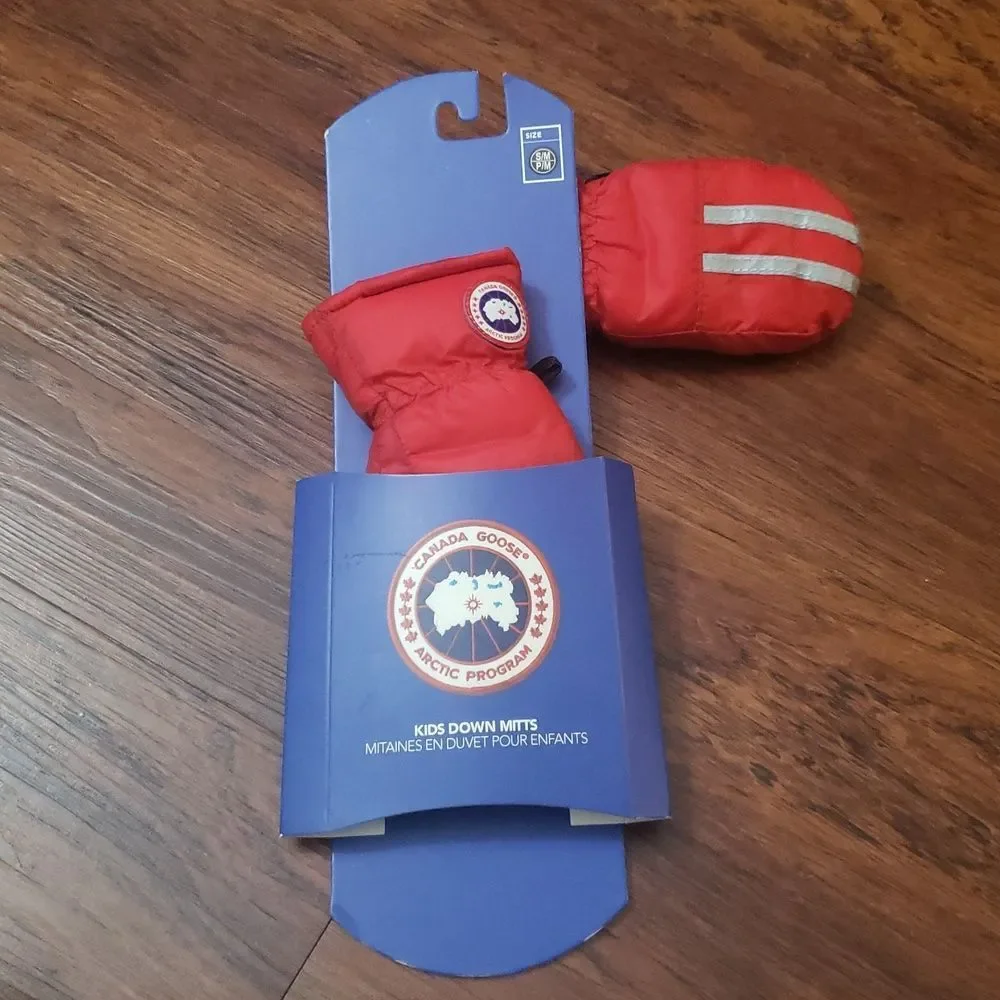 Canada Goose Red Kids Winter Down Ski Mittens Size Small NEW